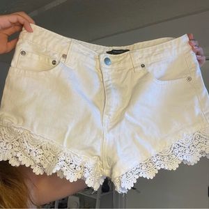 ❤️‍🔥SOLD❤️‍🔥 WHITE HIGH WAISTED EMBROIDERY FRINGE SHORTS